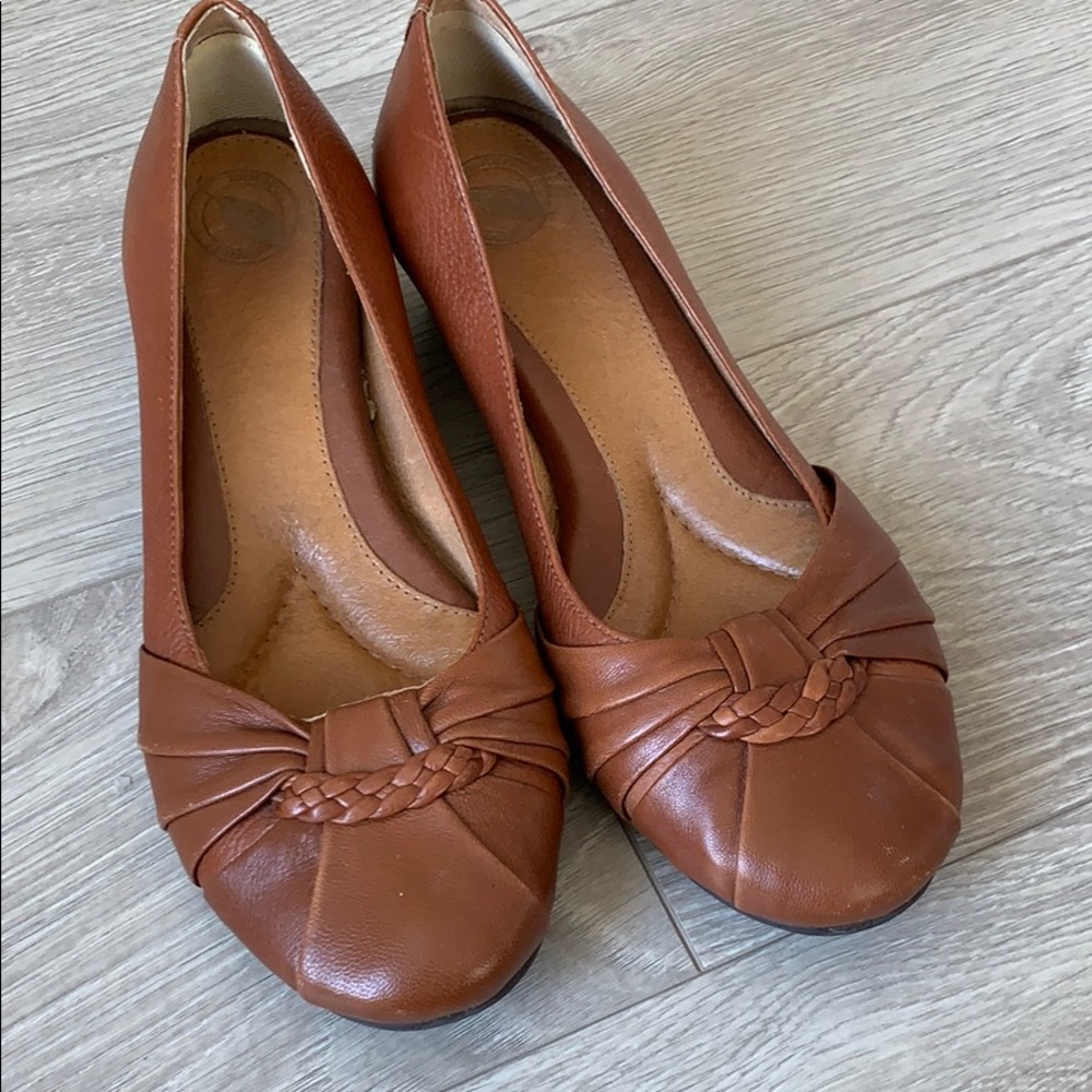 Nurture low wedge shoes